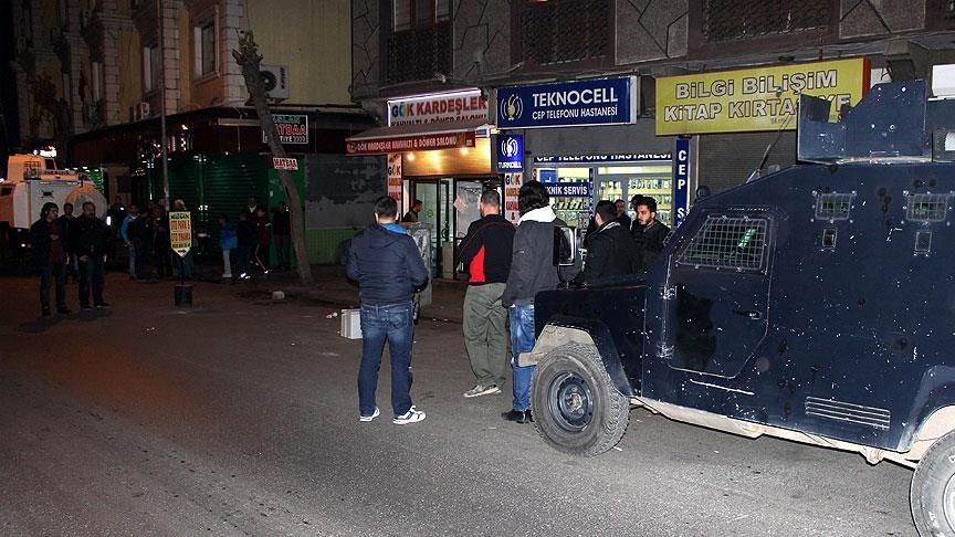 Diyarbakır'da polise silahlı saldırı: 1'i ağır 3 yaralı