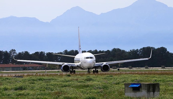 Rus havayolu şirketine Antalya'ya uçuş izni