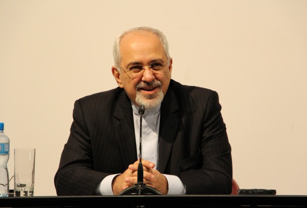 Zarif ülkesinde coşkuyla karşılandı