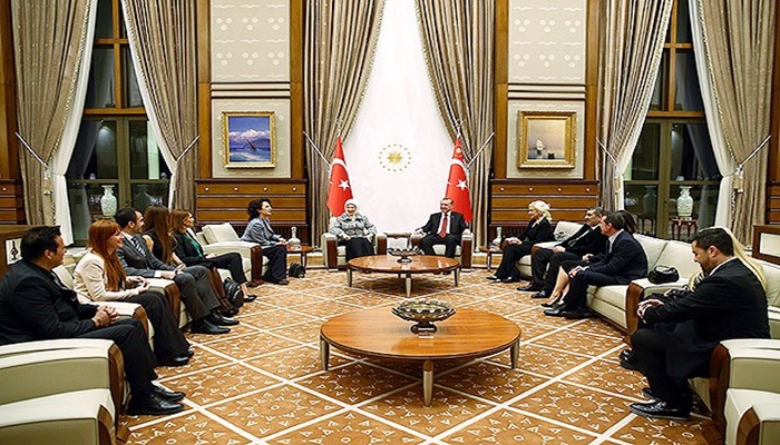 Cumhurbaşkanı Erdoğan sanatçıları kabul etti