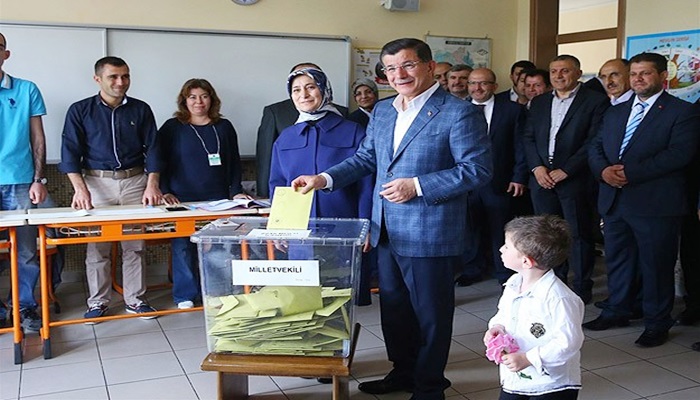 Başbakan Davutoğlu oyunu kullandı