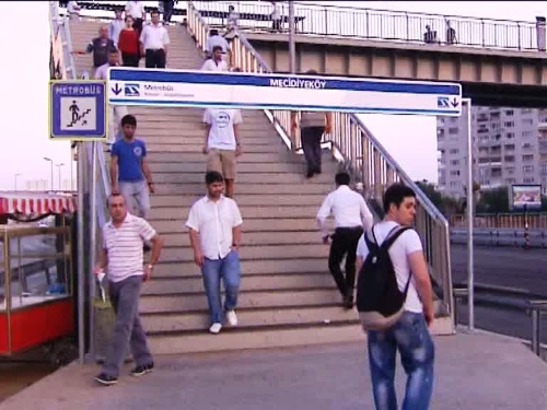 Mecidiyeköy metrobüs durağındaki alt geçit kapatıldı