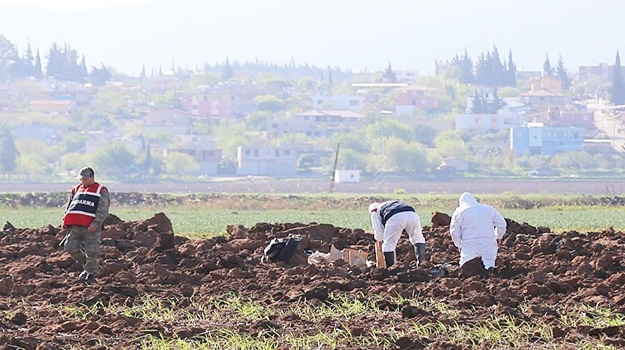 Yayladağı'na 3 top mermisi düştü