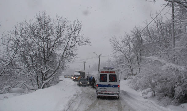 Uludağ yolu kapandı, ambulanslar yolda kaldı