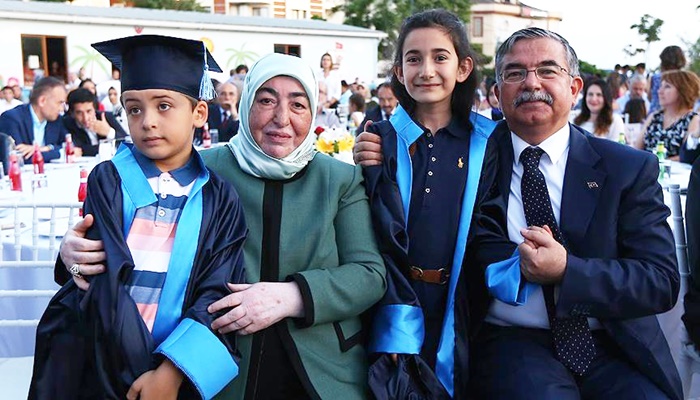 Öğretmen Semiha Yıldırım İlkokulu'nda 'veda' programı