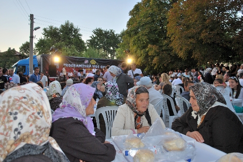 Bereket Konvoyu Bulgaristan'da 5 bin kişiye iftar verdi