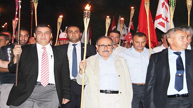 Kıbrıs Türkleri Şafak Nöbeti'nde buluştu