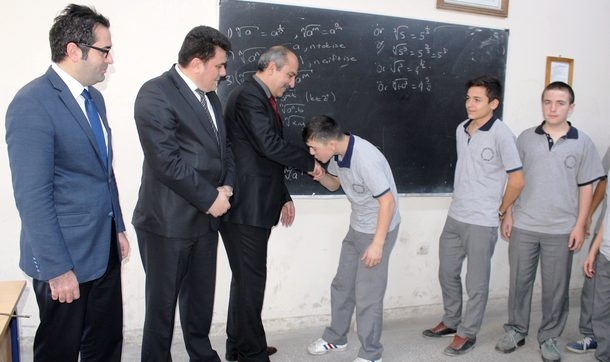 Üç nesil öğretmen aynı okulda ders veriyor