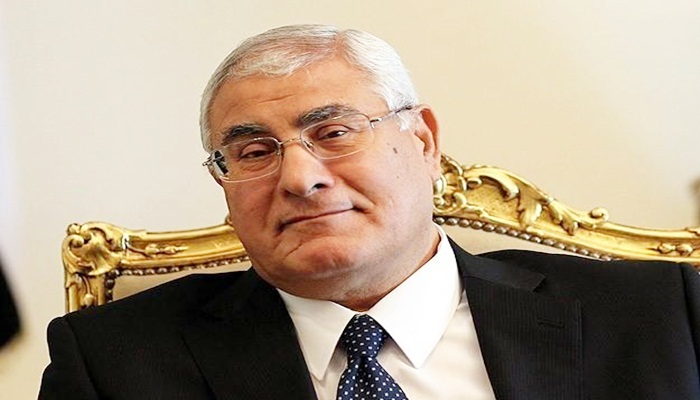 Mansur askeri yargıyla ilgili bazı kanunları onayladı