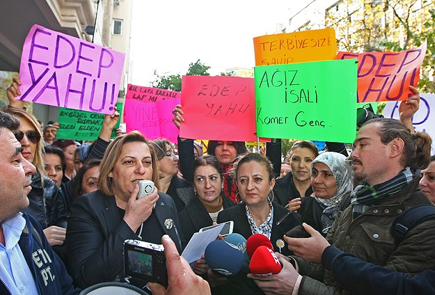 CHP önünde Kamer Genç protestosu