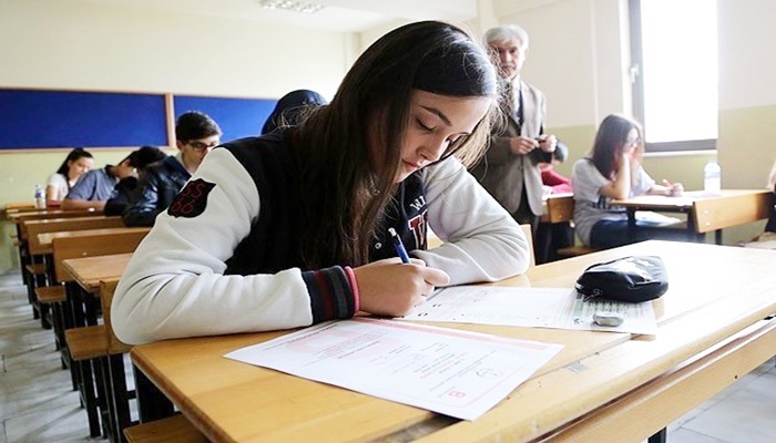 'Liselerde boş kontenjan 300 bini bulacak'