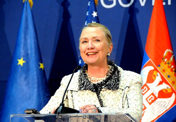Hillary Clinton hastaneye kaldırıldı