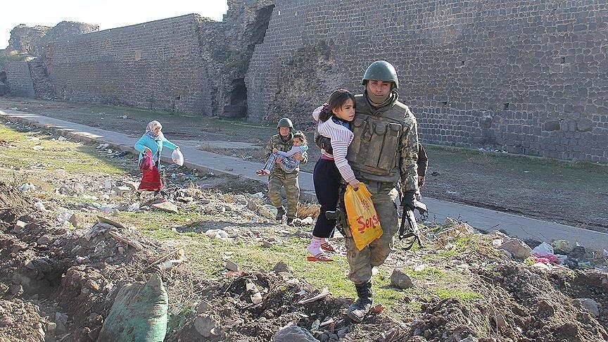 Sur'daki vatandaşlardan operasyona destek