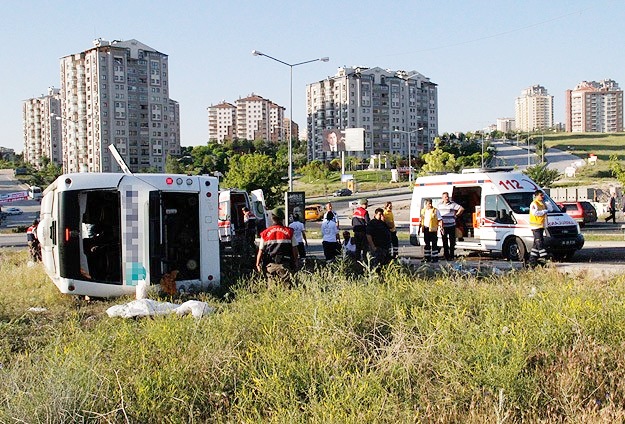Başkentte trafik kazası: 2 ölü, 30 yaralı