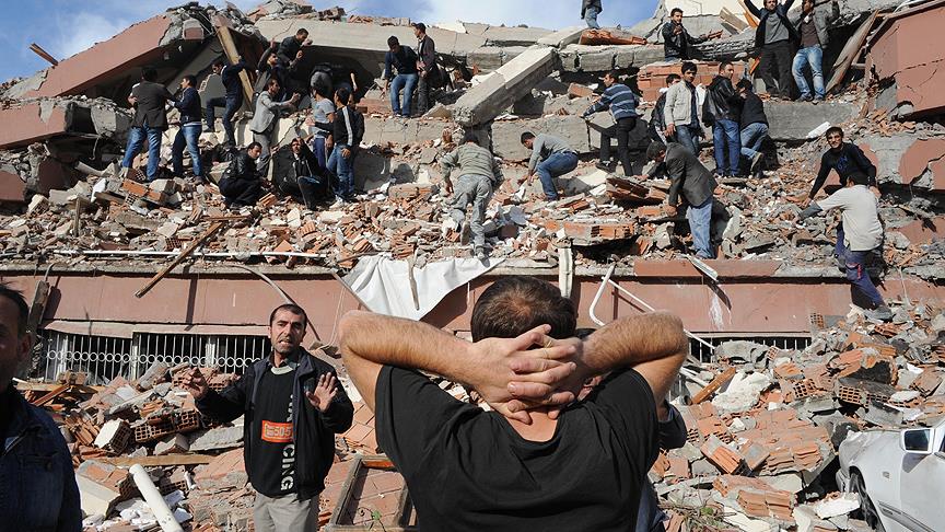 Van depreminde toplanan paraları FETÖ'ye aktarmışlar