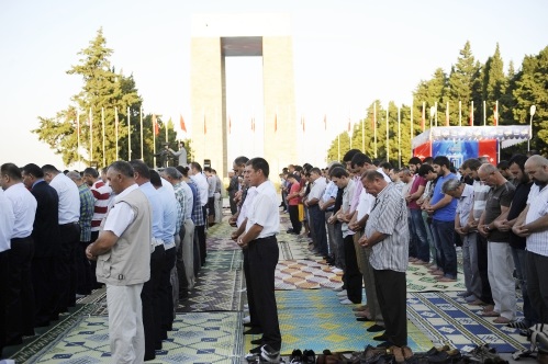 Çanakkale Şehitler Abidesi'nde bayram namazı
