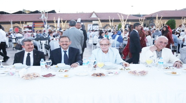 Kayseri, şükrünü kesesinden vererek gösteriyor
