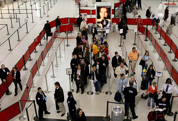 ABD Havalimanında kazasız geçen yıl için Kur'an okundu