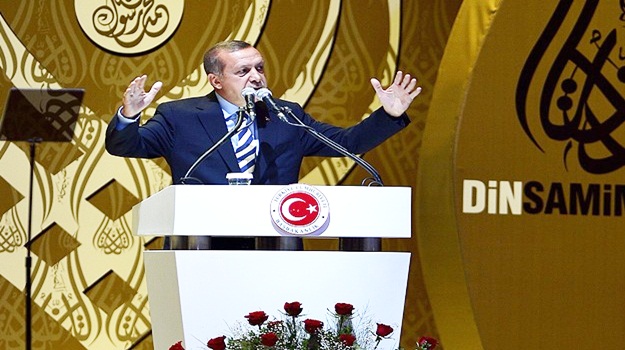 Allah'tan başkasına kulluk eden kaybetmiştir