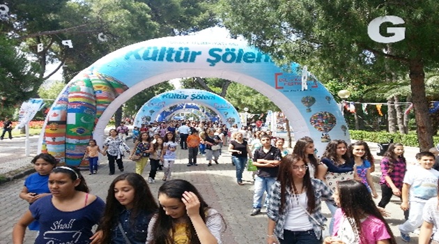 Kültür Şöleni kapılarını açtı, İzmirliler fuar alanına akın etti