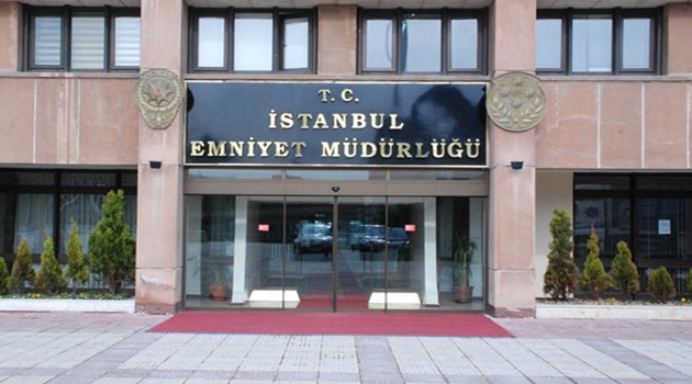 Emniyet Müdürlüğü'ne girmeye çalışan araç ateş edilerek durduruldu