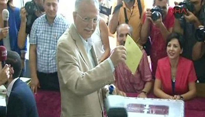Ekmeleddin İhsanoğlu oyunu kullandı