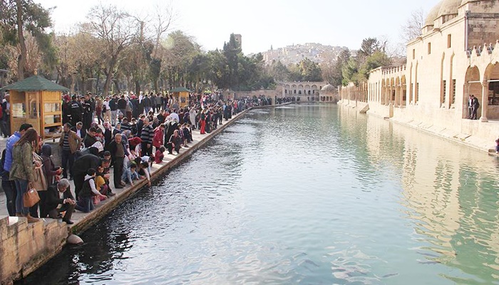 Balıklıgöl'de ziyaretçi yoğunluğu