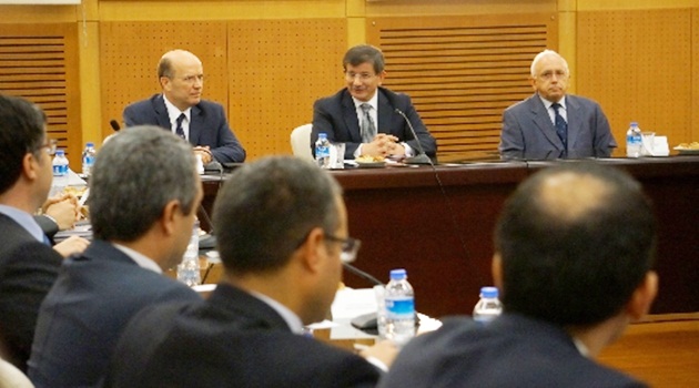 Davutoğlu'ndan yeni başkonsoloslara: Camiye de gidin cemevine de