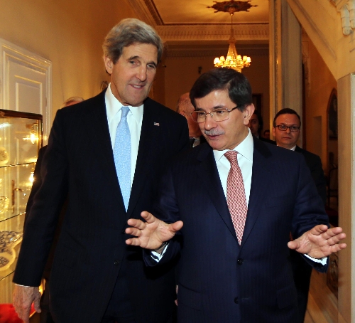 ABD Dışişleri Bakanı Kerry, Davutoğlu ile bir araya geldi