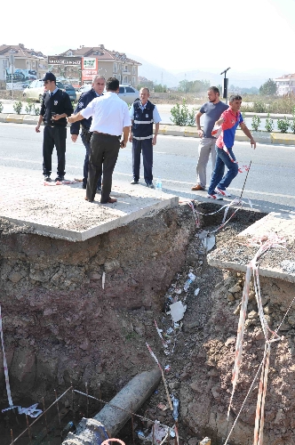 Açık bırakılan çukura düşen bedensel engelli yaralandı