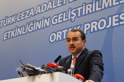 Adalet Bakanı Ergin: Teröre karşı dünyadaki tüm etkin unsurlar katkı vermeli