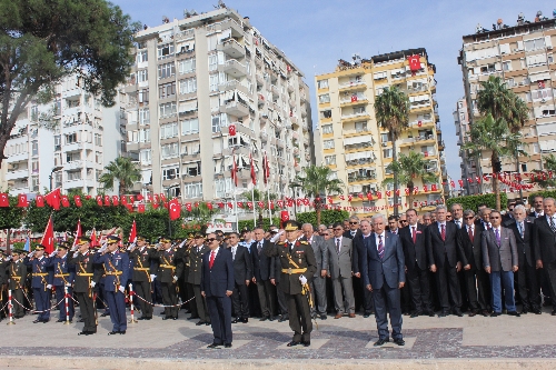 Adana'da Cumhuriyet Bayramı kutlamaları başladı