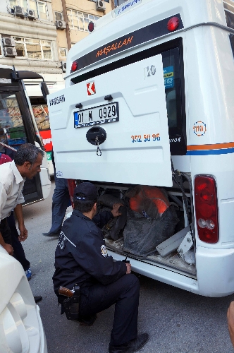 Adana'da dolmuşlar adeta silah deposu gibi