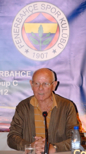 AEL: UEFA tarafından tanınan ülkenin bayrağını engelleme girişimimiz olamaz