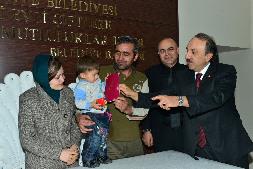 Afganistan mülteci çift Erzurum'da dünya evine girdi
