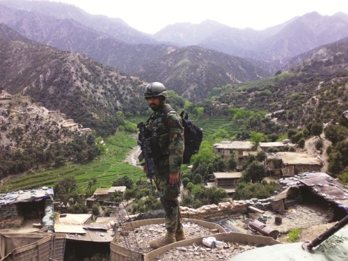 Afganistan'da operasyonlar: 14 Taliban, 2 polis öldü