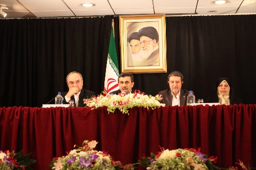 Ahmedinejad, İran'ın Suriye'deki askeri varlığına açıklık getiremedi