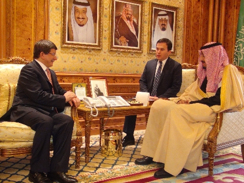 Ahmet Davutoğlu Suudi Arabistan'da