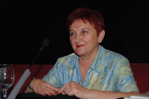 'Aile içinde şiddet gören çocuklar içe kapanık yetişiyor'