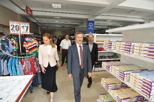 AK Parti Gaziantep Milletvekili Bakbak, sosyal marketi gezdi