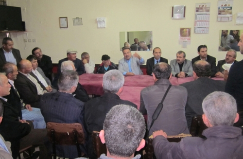 Ak Parti Teşkilatı vatandaşın sorununu kıraathanede dinliyor