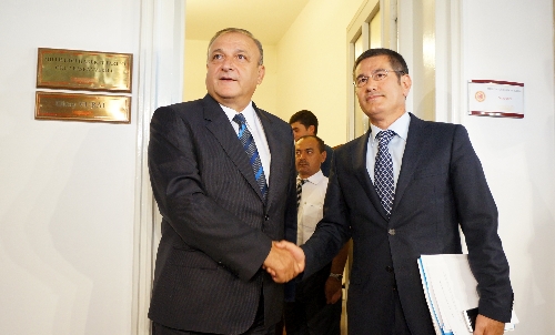 AK Parti, yerel seçimlerin erkene alınması için MHP'yi ziyaret etti