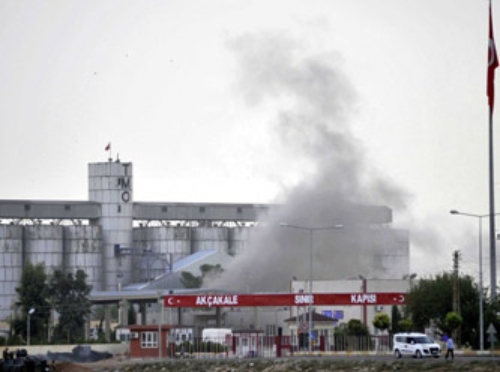 Akçakaleye yine top mermisi düştü