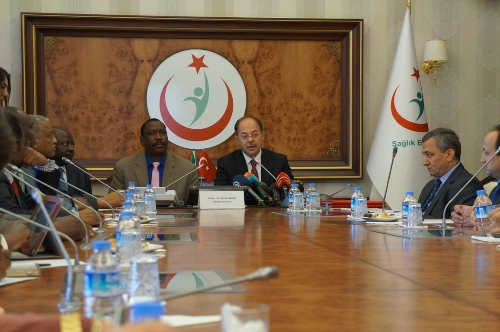 Akdağ: Anne ve çocuk sağlığı için yoksul ailelere şartlı nakit destek veriyoruz