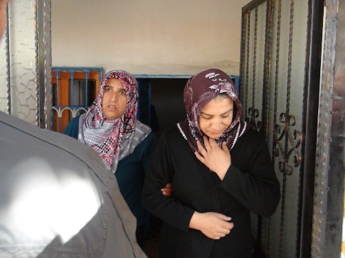 Aksaray da gündüz vakti eşkıyalar ev basıp gasp yaptı.