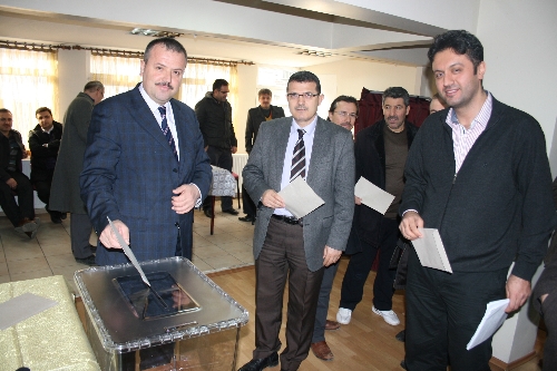 Aktif eğitimciler, sandık başına gitti