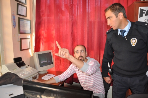 Alanya'da internet kafeler denetlendi, 3 kişi gözaltına alındı