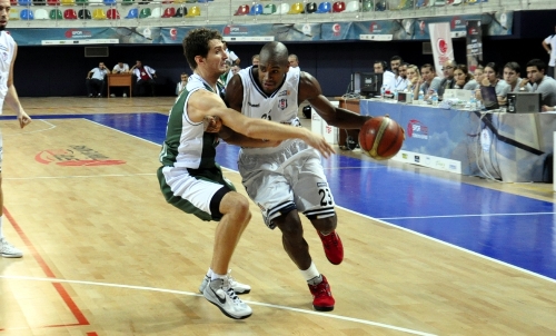Aliağa Petkim'i de 77-71 yenen Beşiktaş 3'te 3 yaptı