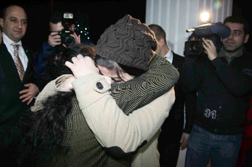 Alman aileye verilen Türk kızı annesine kavuştu (1)