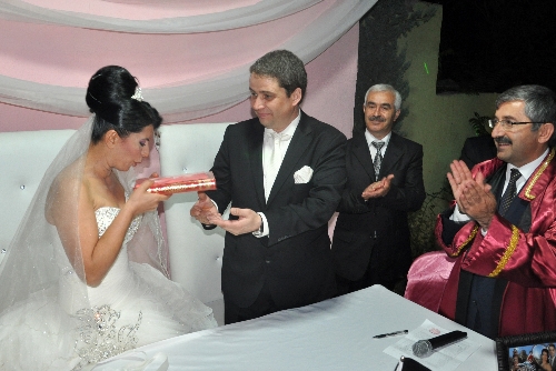 Alman damat, Türk gelinle hayatını Zile'de birleştirdi